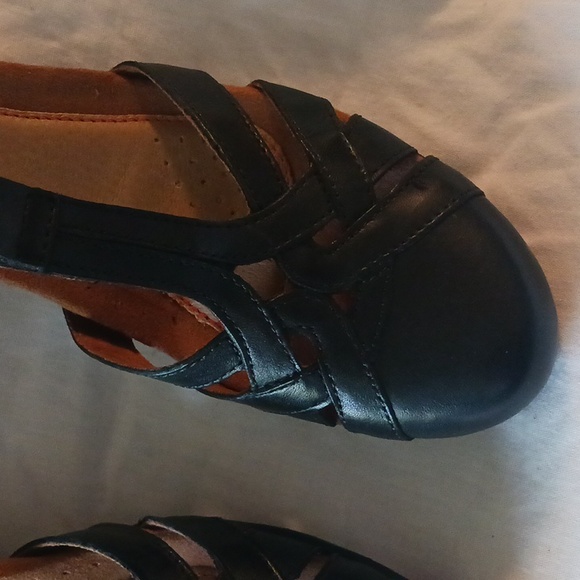 Rockport Cobb Hill collection Aubrey CH t strap heels - Picture 5 of 12